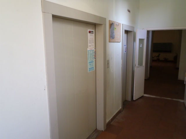 �G���x�[�^�[�z�[�� ��O���ו��p�ő傫��