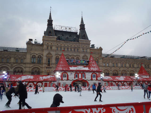 �Ԃ̍L��ɐ݂���ꂽ���݃X�P�[�g��