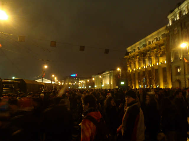 �N�����̏u�Ԃ�҂���т�l�X