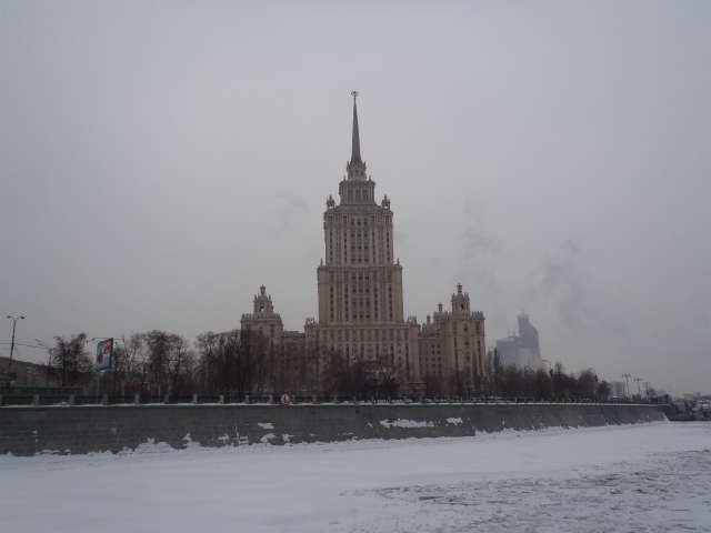 �^���ʂ���E�N���C�i�z�e���𒭂߂�