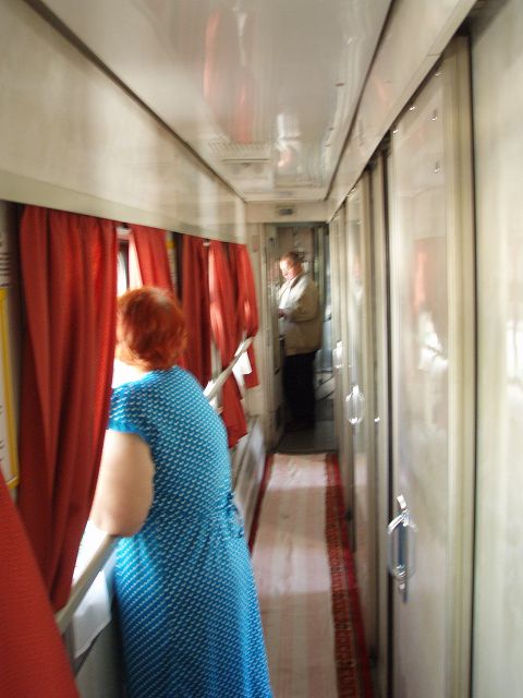 �����o������Ԃ���O�𒭂߂�l�X