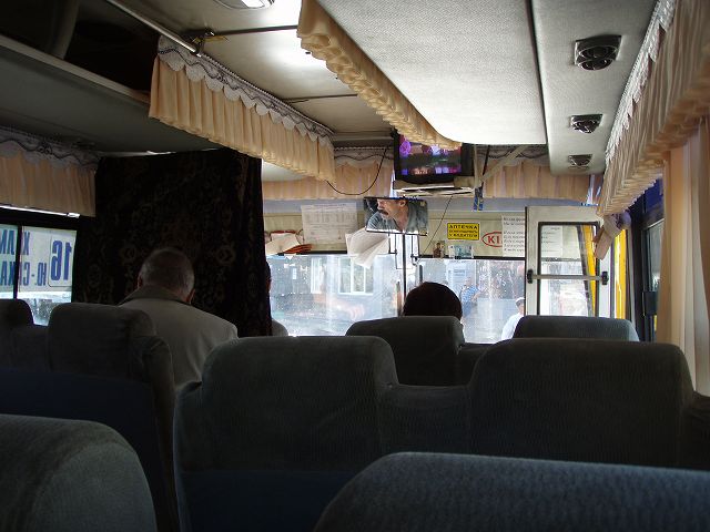  �o�X�ԓ��@�o�X�͂������ɍ��n���h�� 