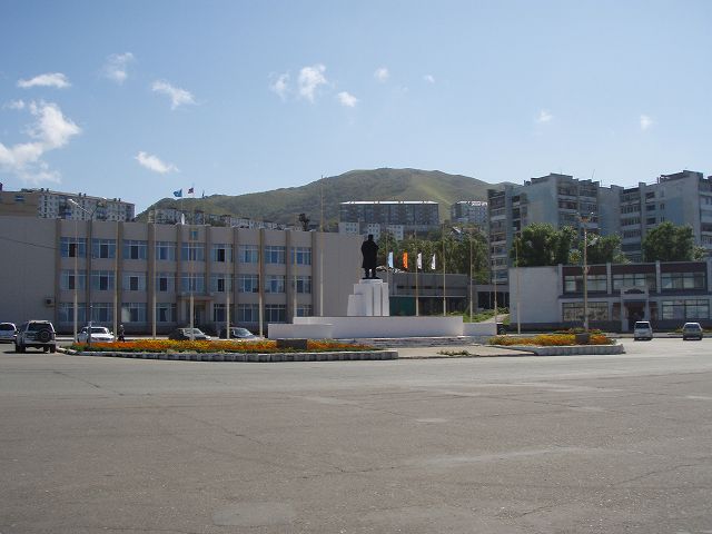  �u�̏�ɂ��郌�[�j���L�� 