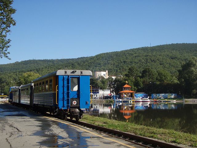  �r�̎���ɕ~���ꂽ���H�͂��Ȃ���V���n�̃A�g���N�V�����̂悤 