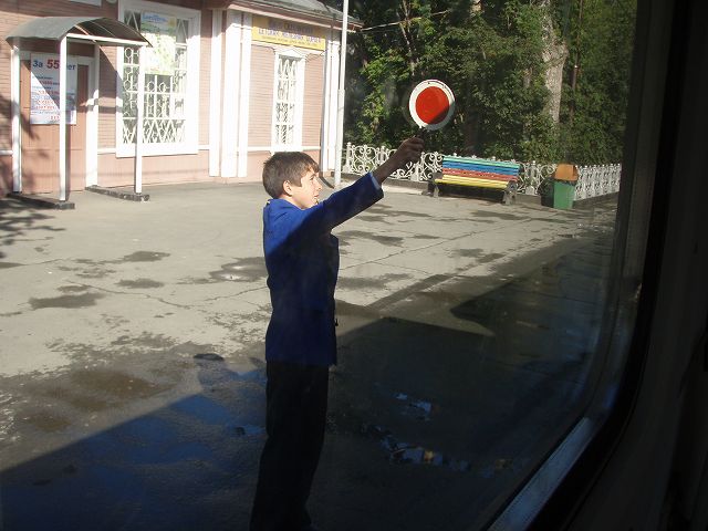  �o�����}�𑗂鏭�N 