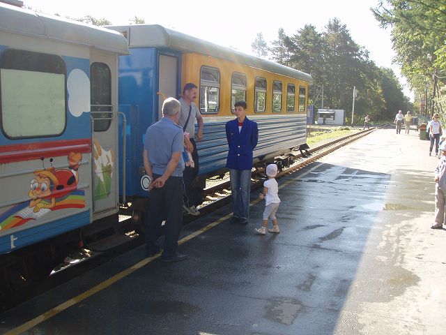  �q���A��̉Ƒ������ɏ���Ă��� 