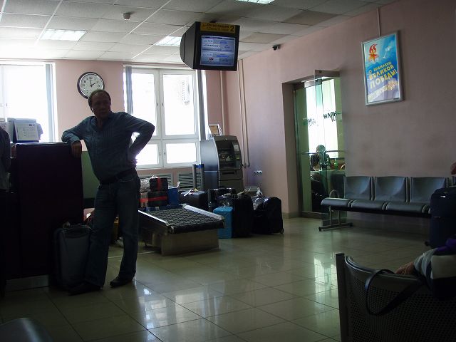  �����������ҍ����œ���葱���J�n��҂� 