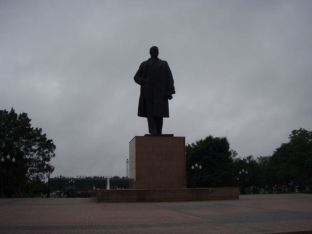 ���[�j�������c��X�͎��͂������Ȃ�