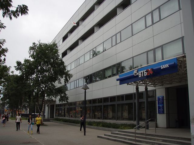 ��s�Ɨ̎��ق̓���r���A���̊ۂ�������