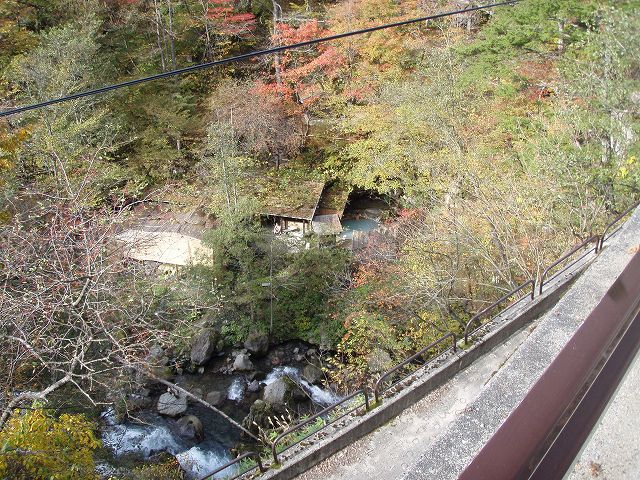 ���̏ォ�猩��������F�̉���