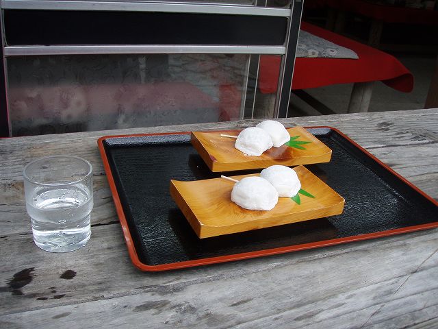 ����ŐH�ׂ�͖݂��i��