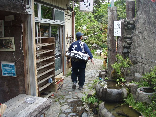 ������{�̕��ʗ�Ԃɍ��킹�āA�w���������Ă���