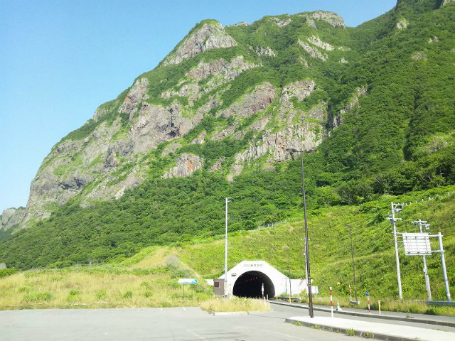 �C�ɔ���o������Ղ��g���l���Ńp�X����