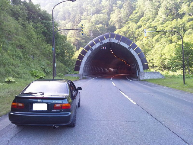 ���̃g���l���𔲂���ΎO�����̒���