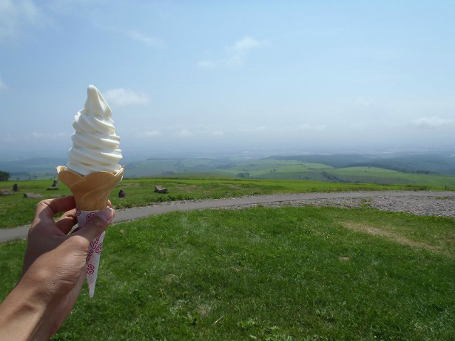 �\�t�g�N���[����H�ׂȂ���