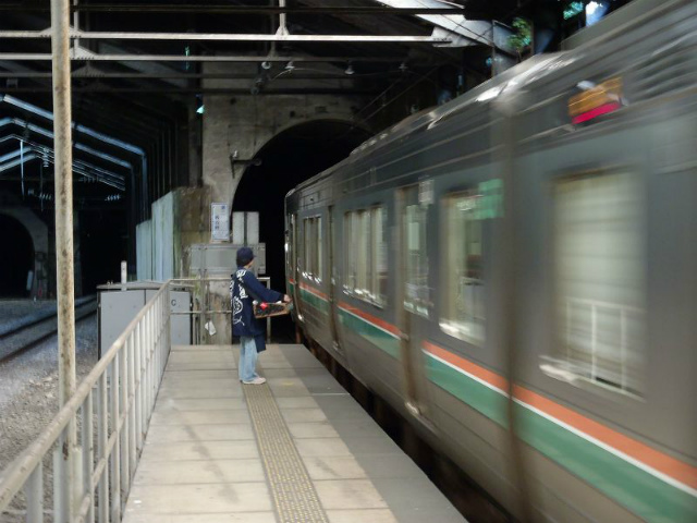 ����q���񂪃X�^���o�C�����Ƃ���ɕ��ʗ�Ԃ�����