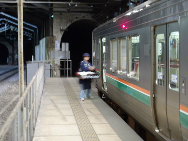 �h�A�z���ɗ͖݂𔄂�