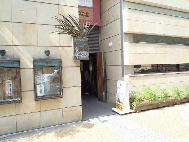 �X�͓쉢���H�̃f�U�C���ŁA�ꌩ��ˉ��ɂ͌����Ȃ�