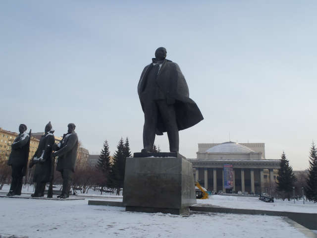 ���[�j����