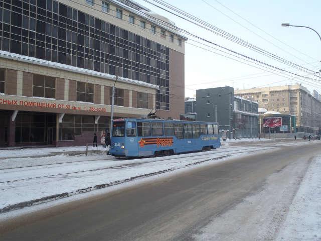 �s���𑖂�g����