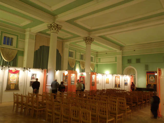 �����̊G��W������Ă���