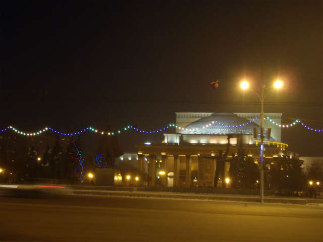 ���C�g�A�b�v���ꂽ���[�j���L��