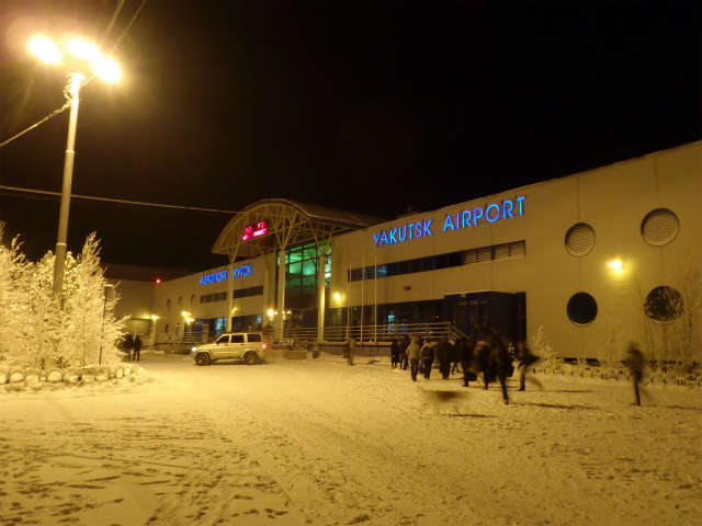 ��ו����󂯎��Ƀ^�[�~�i���r���֓��蒼���l�X