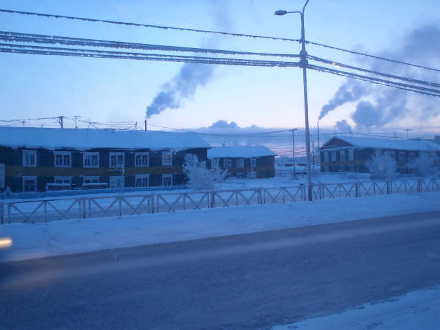 �������̉��˂������悭�����グ�Ă���G����ۓI������