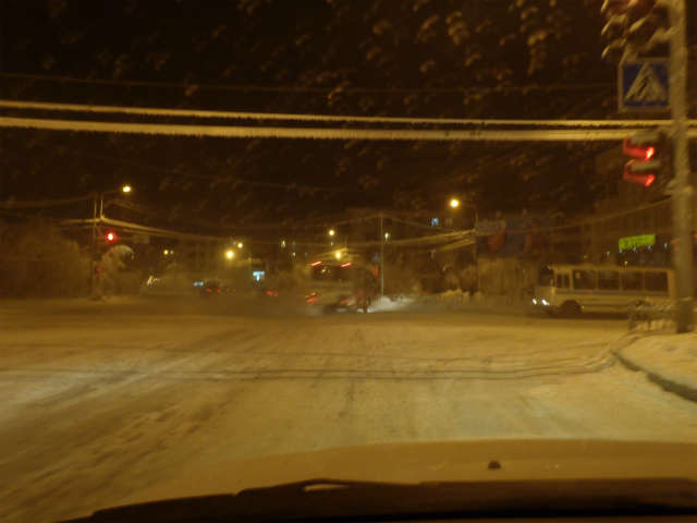 ��8:30�A1���̎n�܂�c�Ƃ����ɂ͈Â�