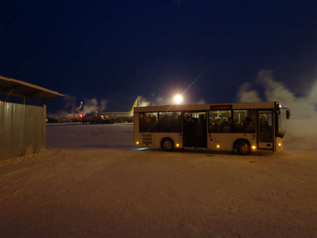 �o�X�ɏ���ē���