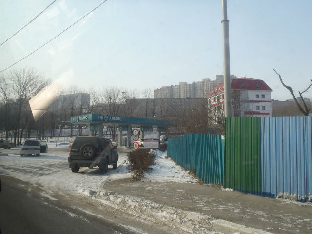 �X�ɓ�����