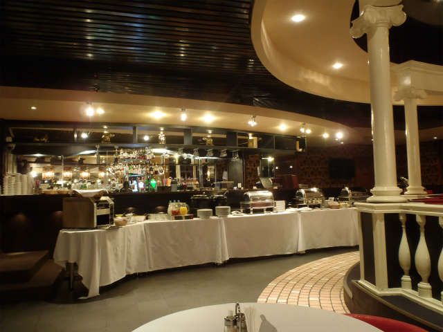 �z�e���̃o�[�Œ��H�����