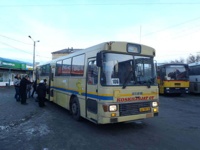 �t�B�������h�̒��ÎԂƎv�����o�X