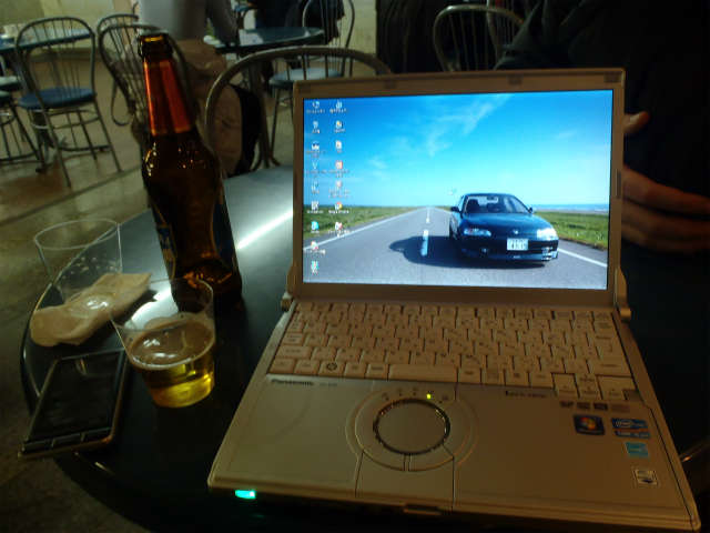 �r�[�������݂Ȃ���A�t���[��Wi-Fi�Ńl�b�g�ɐڑ�