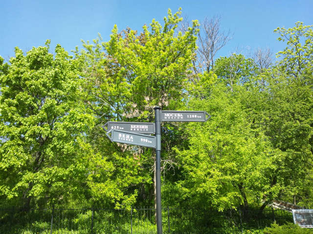 ���X�N���܂�1,400km�A�x�������܂�600km