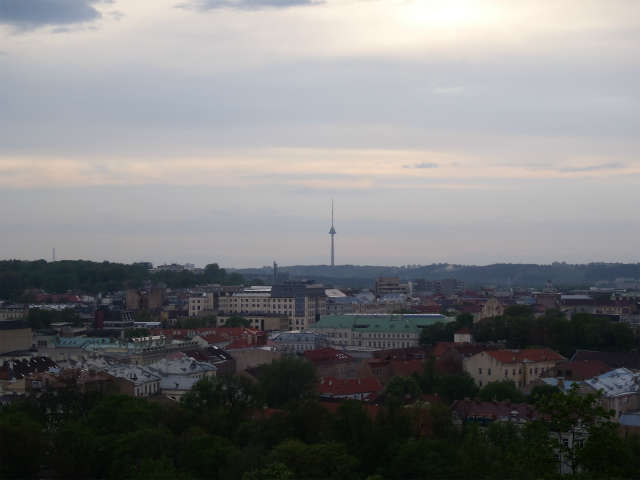 ���s�X���ƁA�����Ɍ�����e���r��