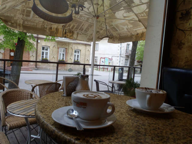 �r���̃J�t�F�Œg�����