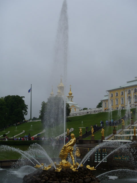 �ЂƂ��퍋���ɐ��𕬂��グ��A�{�a���ʂ̃T���\����