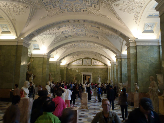 �G��A�������n�߁A�l�X�Ȍ|�p��i����������Ă���