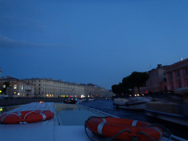 �^�͂��E�֍��ցB����ɕ������o���Ȃ��Ȃ�B