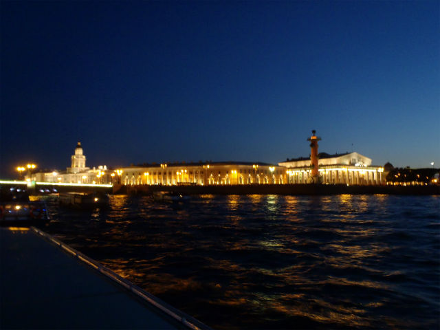 �݂͊ɂ̓��C�g�A�b�v���ꂽ������