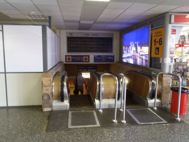 �T���N�g�E�v���R���H��`�@������ɂ͒n���ʘH��ʂ��čs��