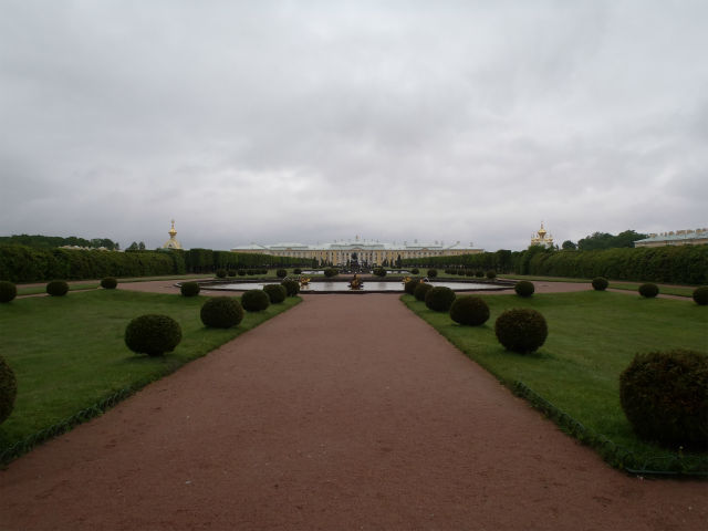 ���E�Ώ̂̑��肪��������̒뉀