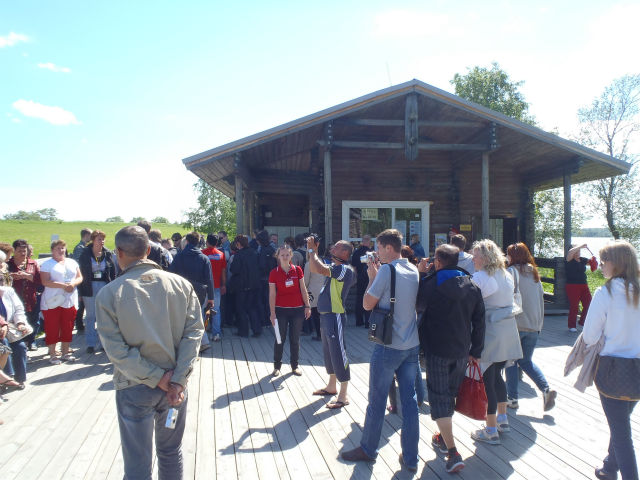 ��O�������̃Q�[�g��ʂ蔲����