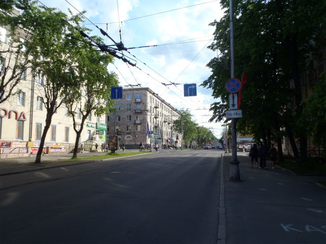 �w����I�l�K�ΔȂɐL�т郁�C���X�g���[�g�A���[�j���ʂ�