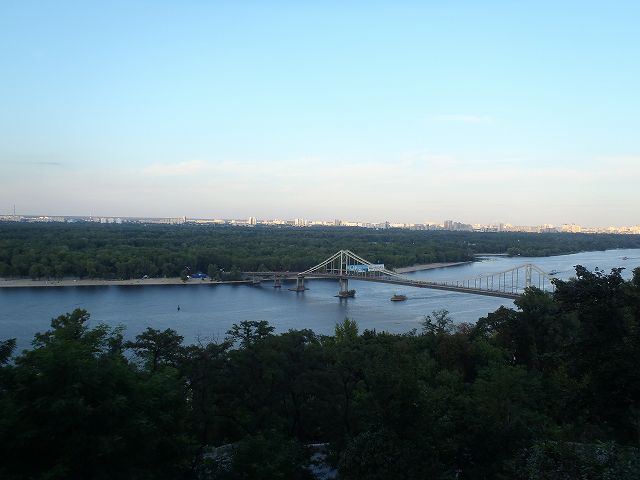 �E���W�[�~���̋u���璆�B�����n��