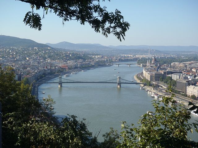 �h�i�E��Ɨ����̃u�_�A�y�X�g�̊X����