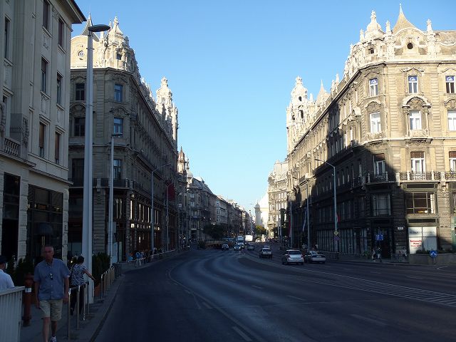 �y�X�g�̊X����