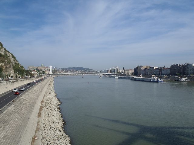 ���H���ς܂��ĊX�ց@�Ăю��R����n��