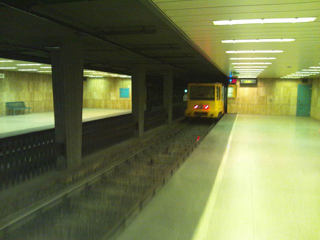 �H�ʓd�Ԃ̂悤�ȏ����Ȏԗ�������